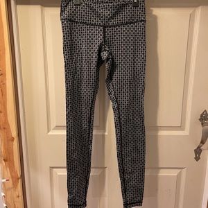 Lululemon size 4 patterned leggings
